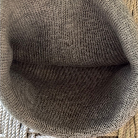 Labatt Beer Canada Canadian Knit Pom Pom Winter Hat - Picture 4 of 5